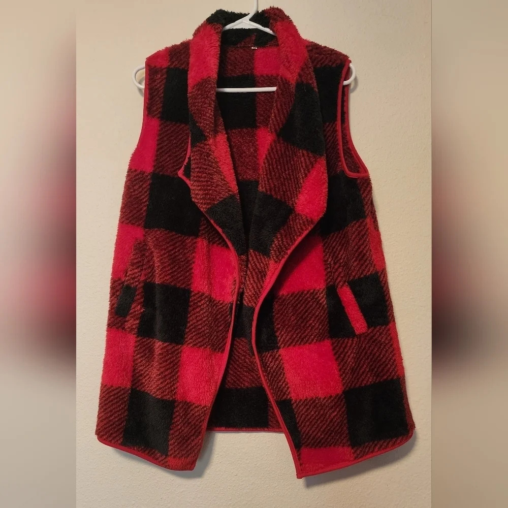 Buffalo Check Sleeveless Red/Black Open Front Fuzzy Vest Jacket Pockets Size M